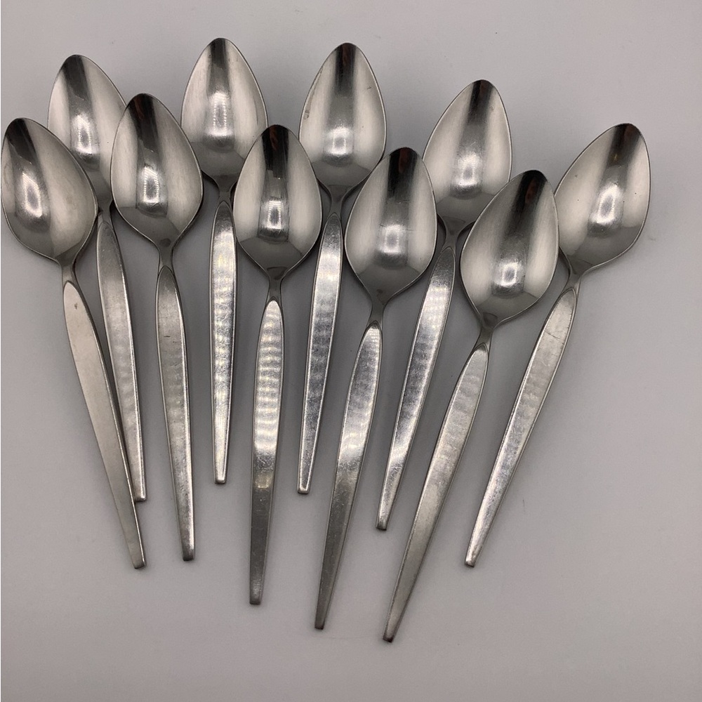 Lot of 11 Oneida Community Stainless Older “Satinique” Teaspoons